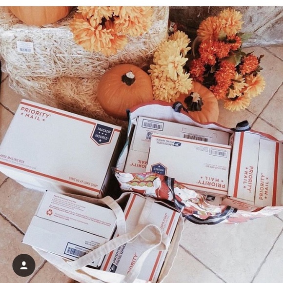 Thanks for visiting my closet ! - Picture 4 of 5